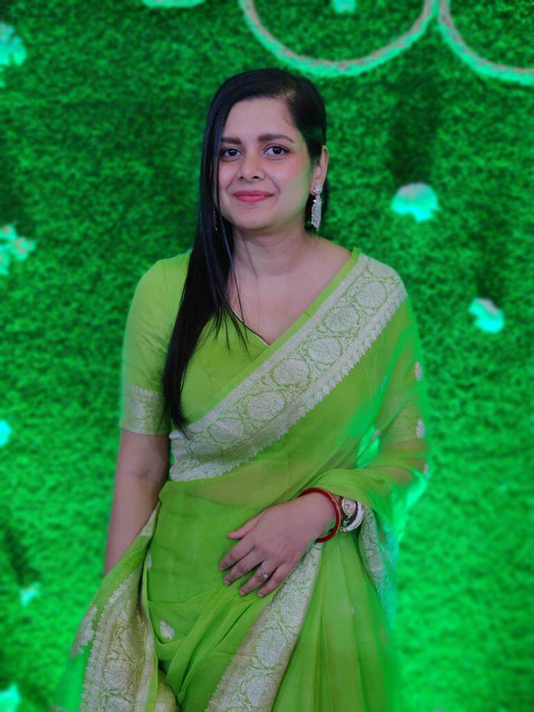 green hot saree
