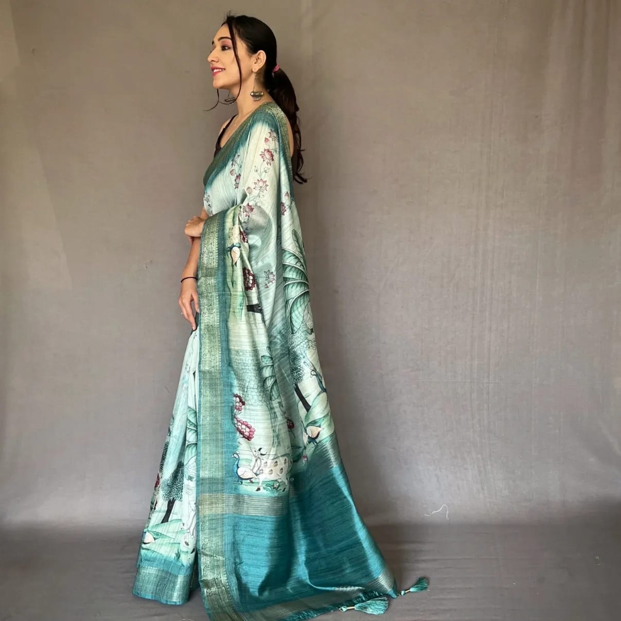 trendy blue saree for bridesmaids