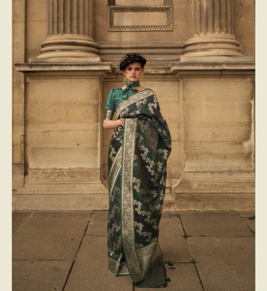 Shaadi Special Drapes In Pure Banarsi Silk Jaal Weaving
